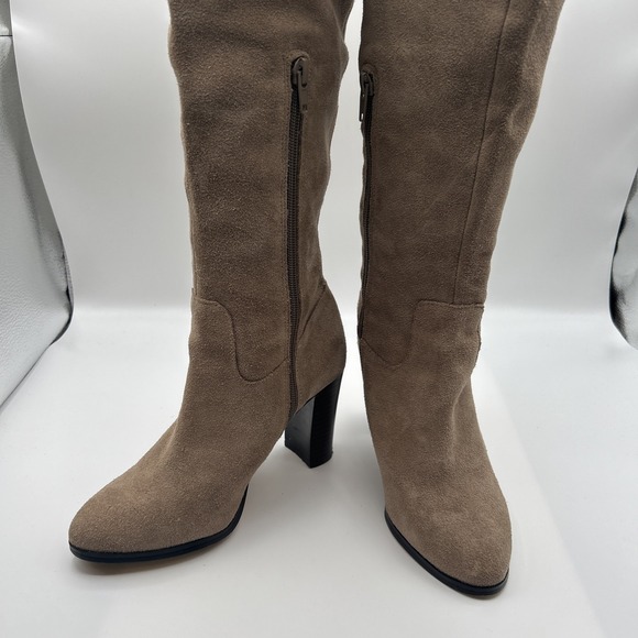 Lord & Taylor 424 Fifth Tall Suede Knee Boots,Women's SZ: 6 M,Beige,Cuff/Uncuff - Picture 9 of 16